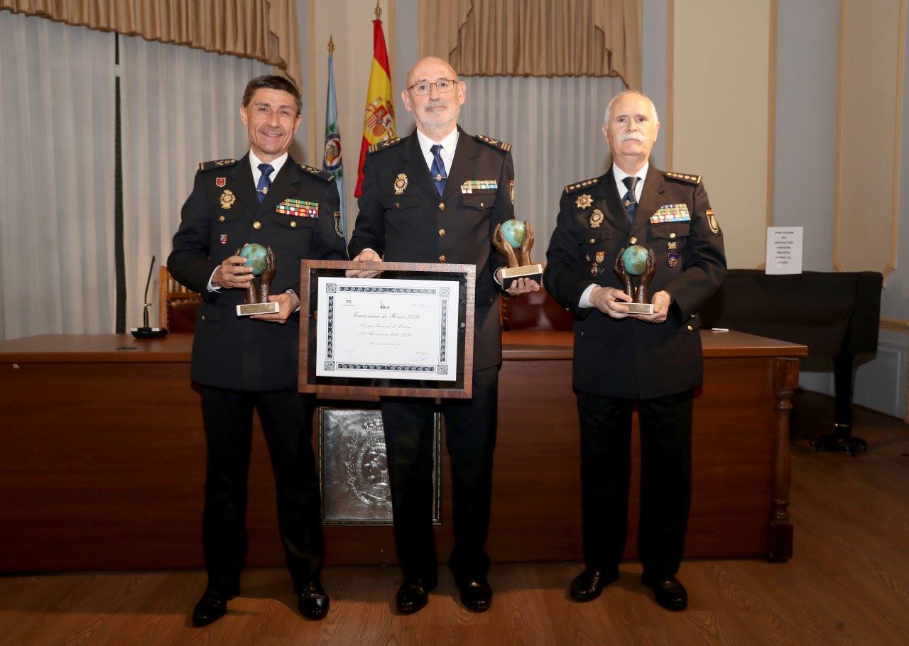 El Subdirector General de RRHH y Formación en representación del DAO, el Director del Centro Universitario y El Jefe Superior de Madrid.